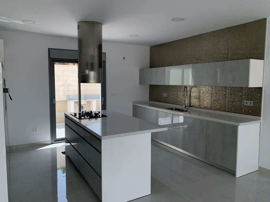 Chalet de 4 habitaciones en Pinoso en venta con piscina - 389.000 € (Ref: 8463087)