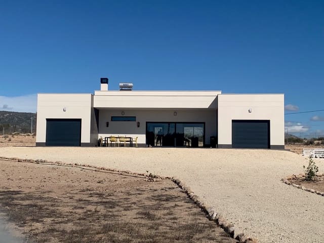 Chalet de 4 habitaciones en Pinoso en venta con piscina - 389.000 € (Ref: 8463087)