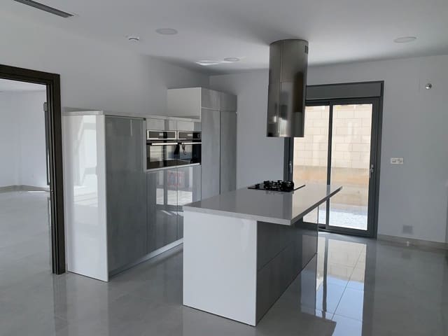 4 bedroom Villa for sale in Pinoso with pool - € 436,000 (Ref: 8463087)