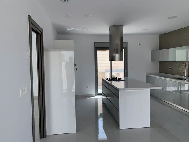 4 bedroom Villa for sale in Pinoso with pool - € 436,000 (Ref: 8463087)
