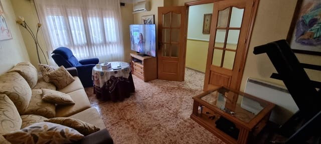4 Zimmer Haus zu verkaufen in Pinoso mit Pool - 168.000 € (Ref: 8463089)