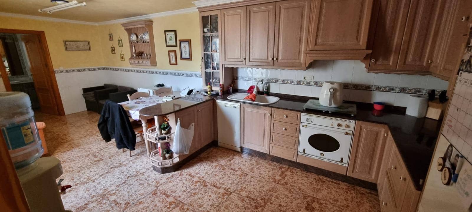 4 slaapkamer Huis te koop in Pinoso met zwembad - € 168.000 (Ref: 8463089)