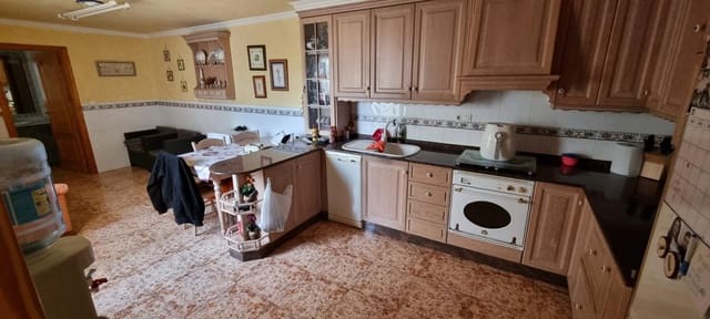 4 Zimmer Haus zu verkaufen in Pinoso mit Pool - 168.000 € (Ref: 8463089)