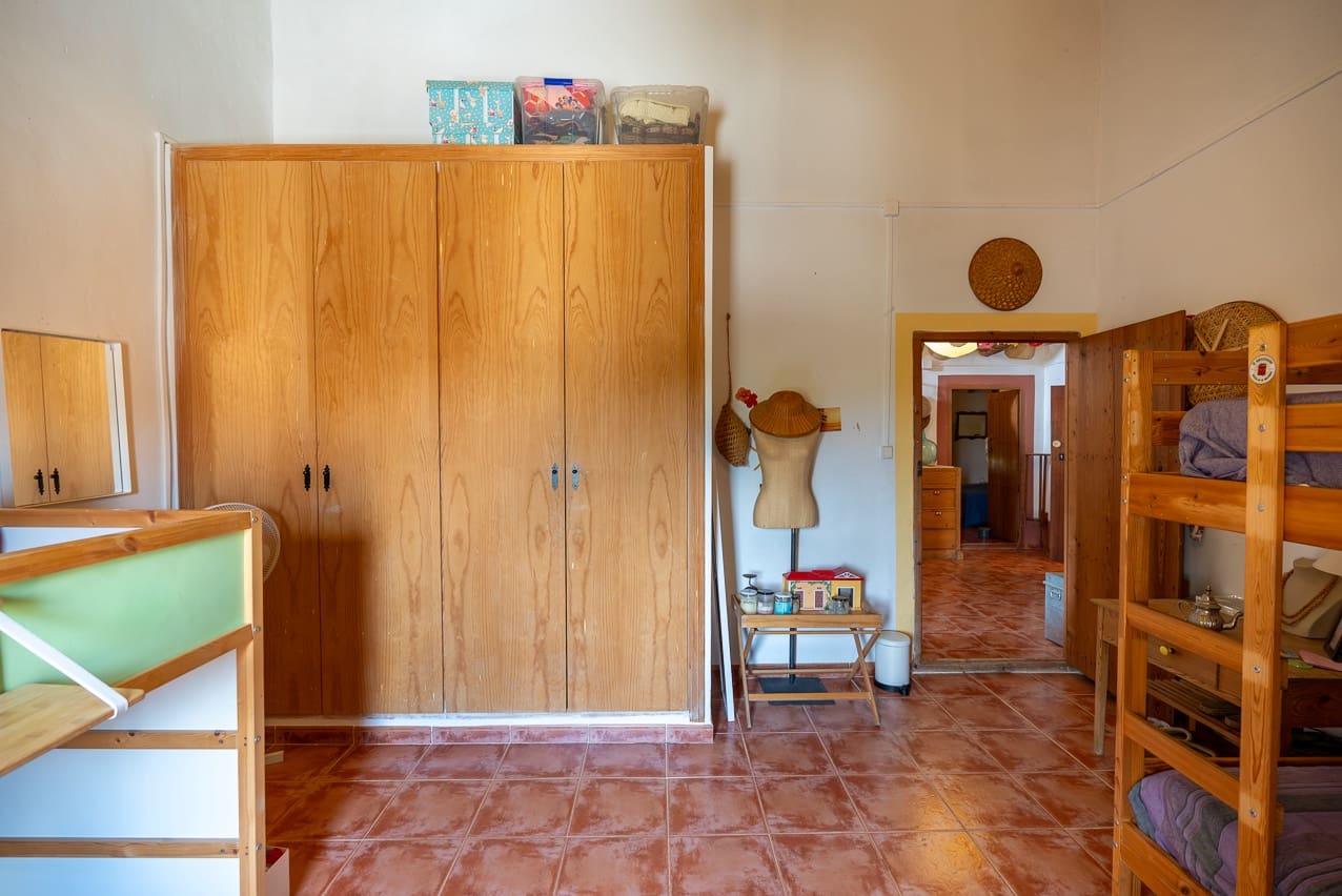 7 soveværelse Finca/Landehus til salg i Pinoso med swimmingpool - € 299.000 (Ref: 8506286)