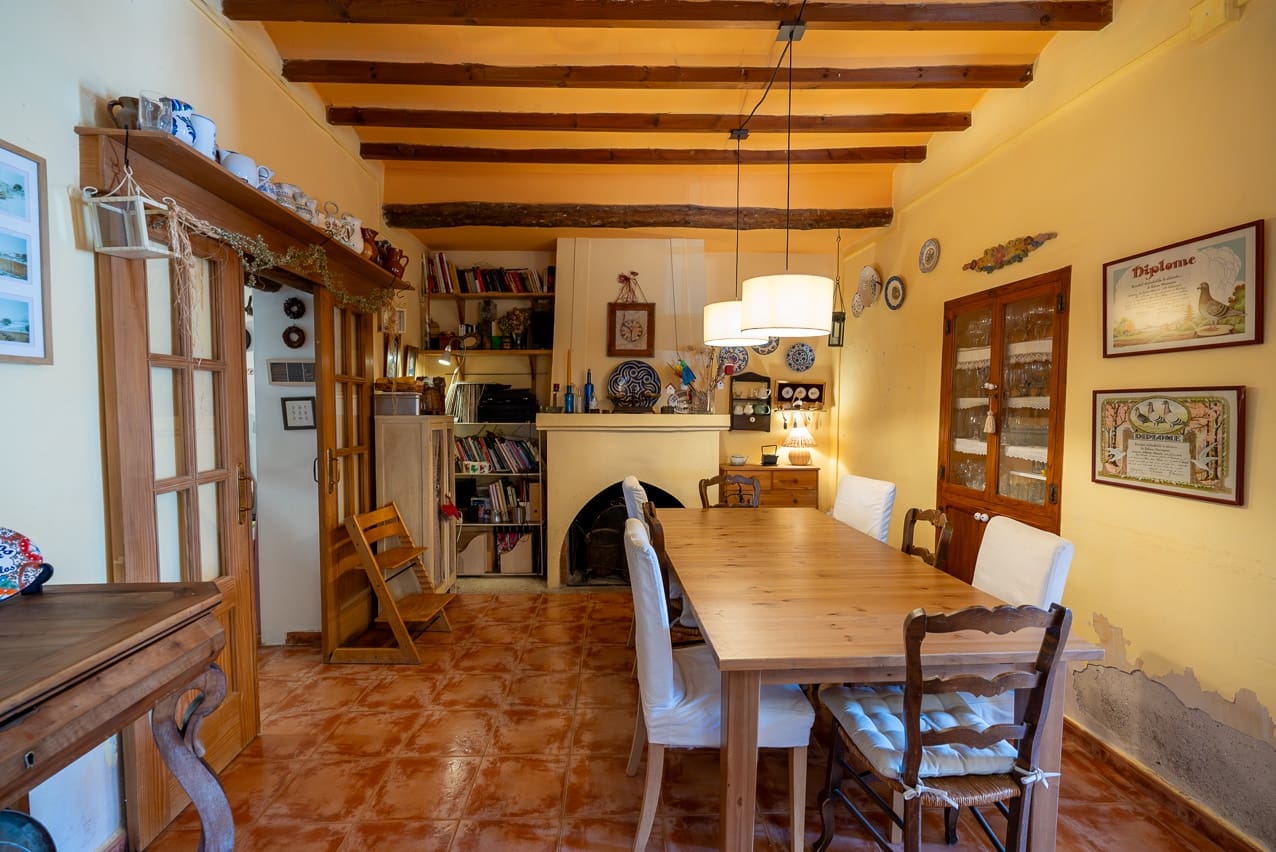 7 soveværelse Finca/Landehus til salg i Pinoso med swimmingpool - € 299.000 (Ref: 8506286)