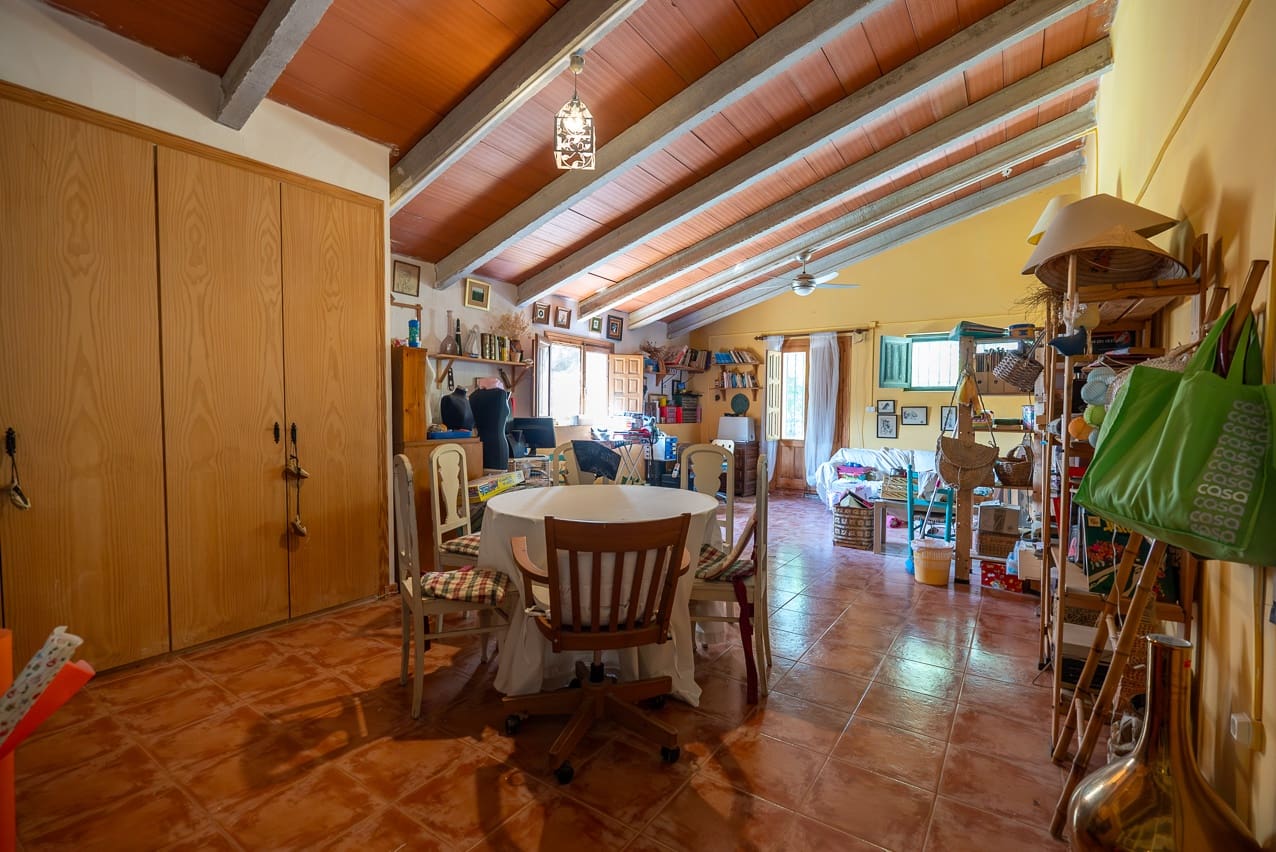 7 soveværelse Finca/Landehus til salg i Pinoso med swimmingpool - € 299.000 (Ref: 8506286)