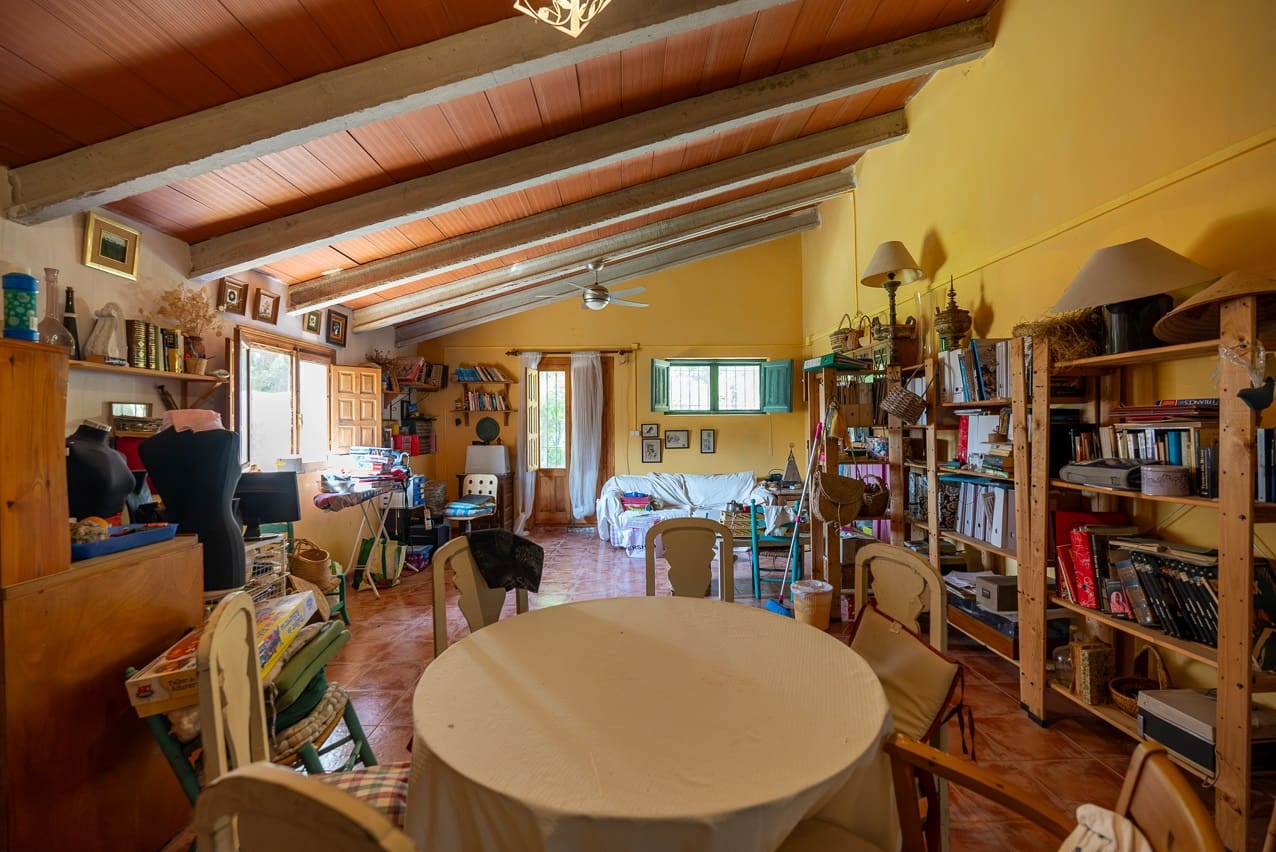 7 soveværelse Finca/Landehus til salg i Pinoso med swimmingpool - € 299.000 (Ref: 8506286)