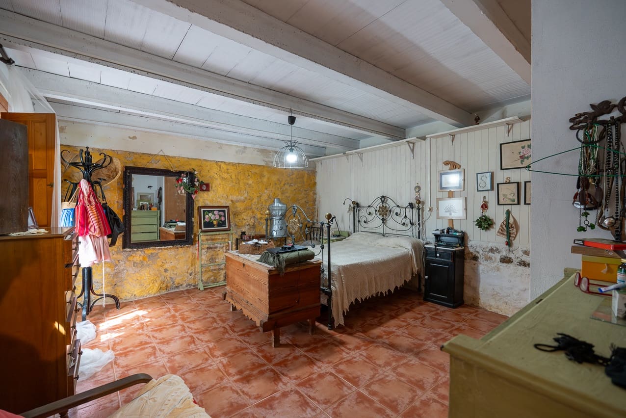 7 soveværelse Finca/Landehus til salg i Pinoso med swimmingpool - € 299.000 (Ref: 8506286)