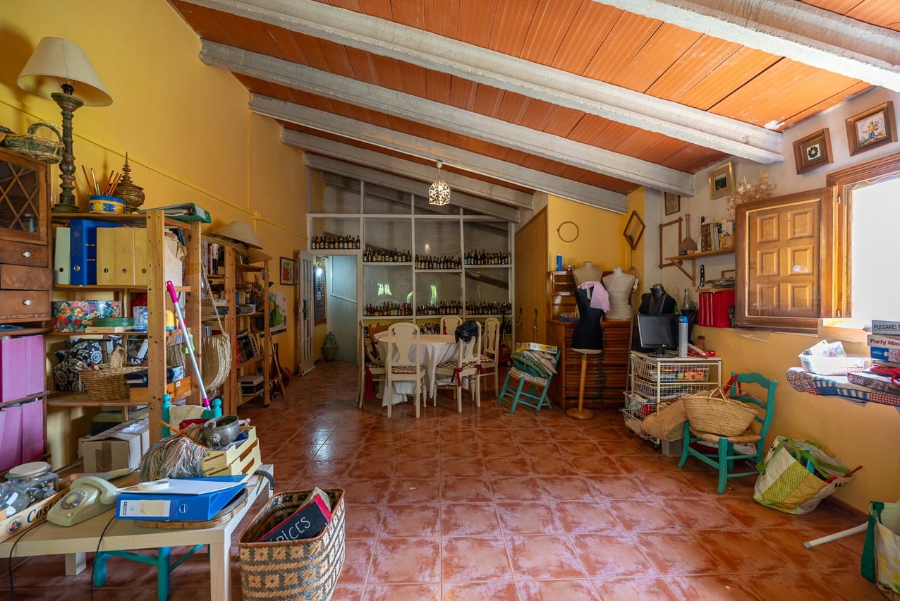 7 soveværelse Finca/Landehus til salg i Pinoso med swimmingpool - € 299.000 (Ref: 8506286)