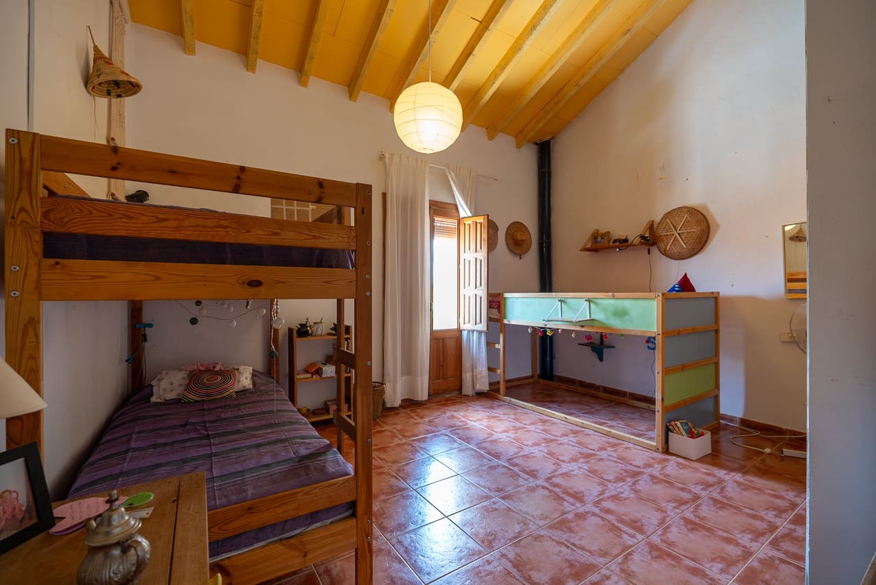 7 soveværelse Finca/Landehus til salg i Pinoso med swimmingpool - € 299.000 (Ref: 8506286)