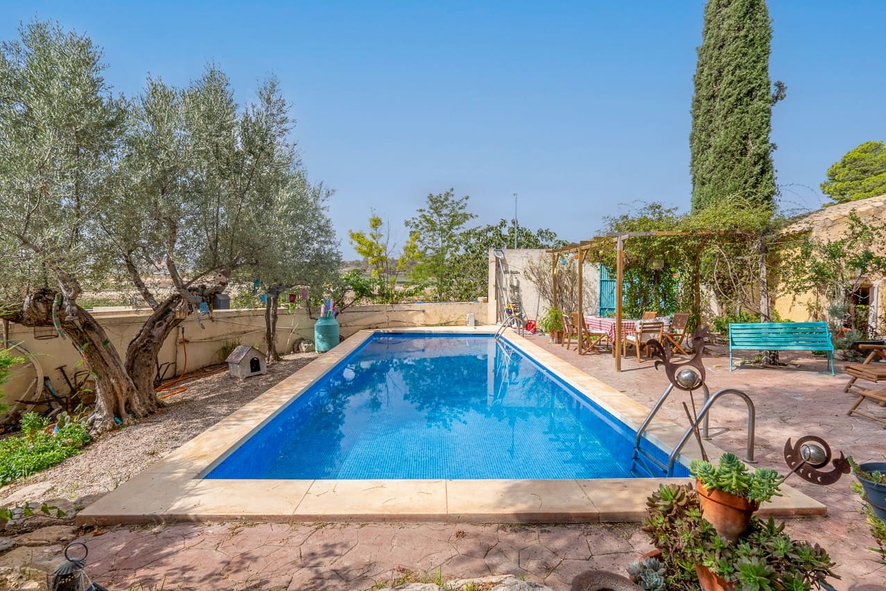 7 soveværelse Finca/Landehus til salg i Pinoso med swimmingpool - € 299.000 (Ref: 8506286)