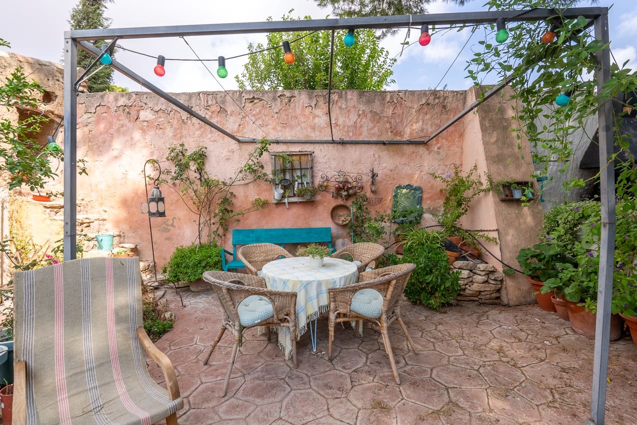 7 soveværelse Finca/Landehus til salg i Pinoso med swimmingpool - € 299.000 (Ref: 8506286)