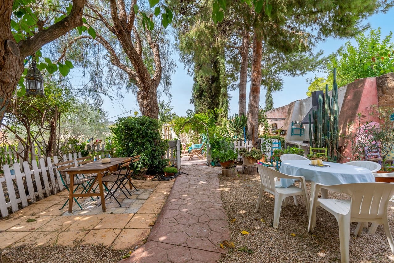 7 soveværelse Finca/Landehus til salg i Pinoso med swimmingpool - € 299.000 (Ref: 8506286)