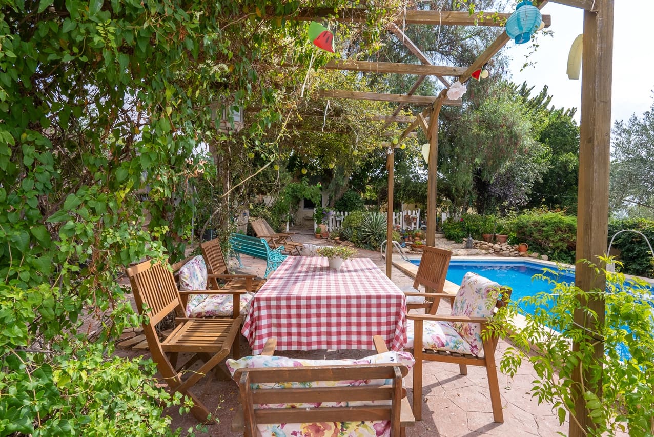 7 soveværelse Finca/Landehus til salg i Pinoso med swimmingpool - € 299.000 (Ref: 8506286)