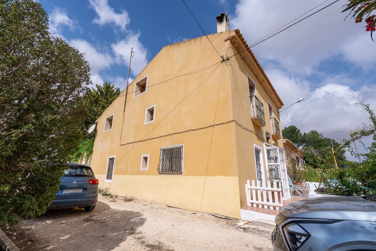 7 soveværelse Finca/Landehus til salg i Pinoso med swimmingpool - € 299.000 (Ref: 8506286)