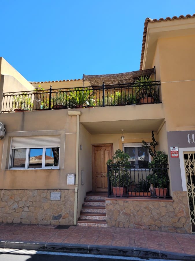 5 bedroom Townhouse for sale in Pinoso with pool - € 125,000 (Ref: 8524122)