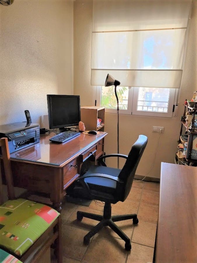 5 bedroom Townhouse for sale in Pinoso with pool - € 125,000 (Ref: 8524122)