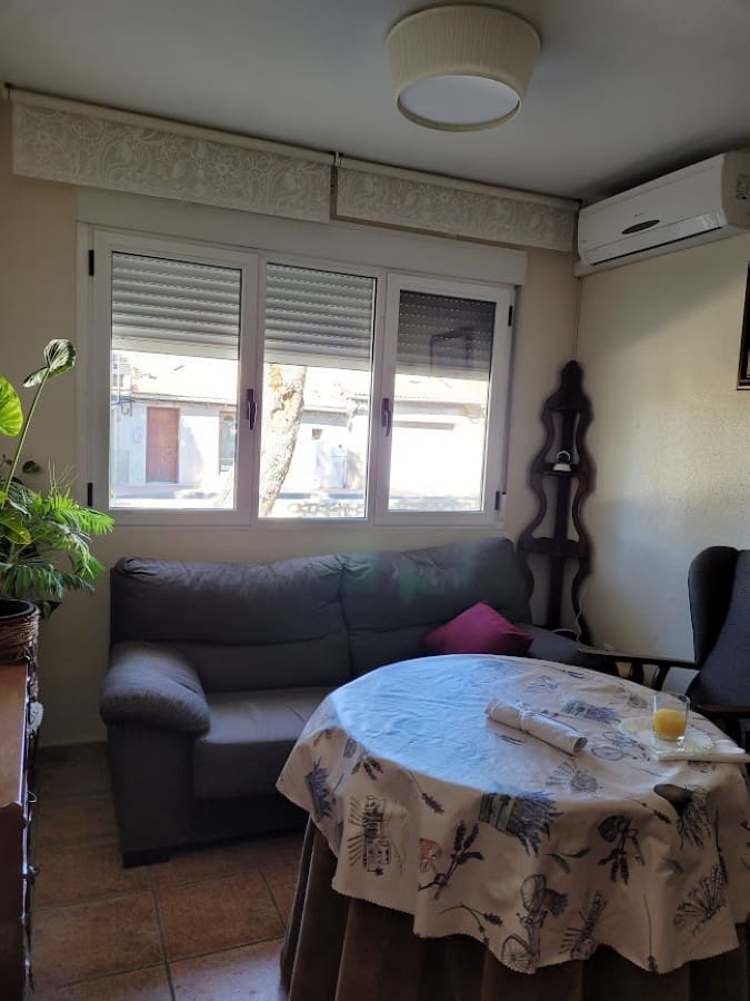 5 bedroom Townhouse for sale in Pinoso with pool - € 125,000 (Ref: 8524122)