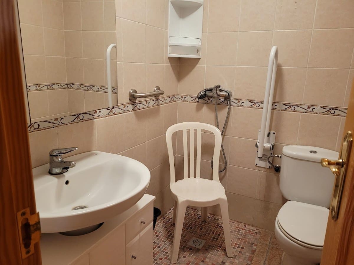 5 bedroom Townhouse for sale in Pinoso with pool - € 125,000 (Ref: 8524122)