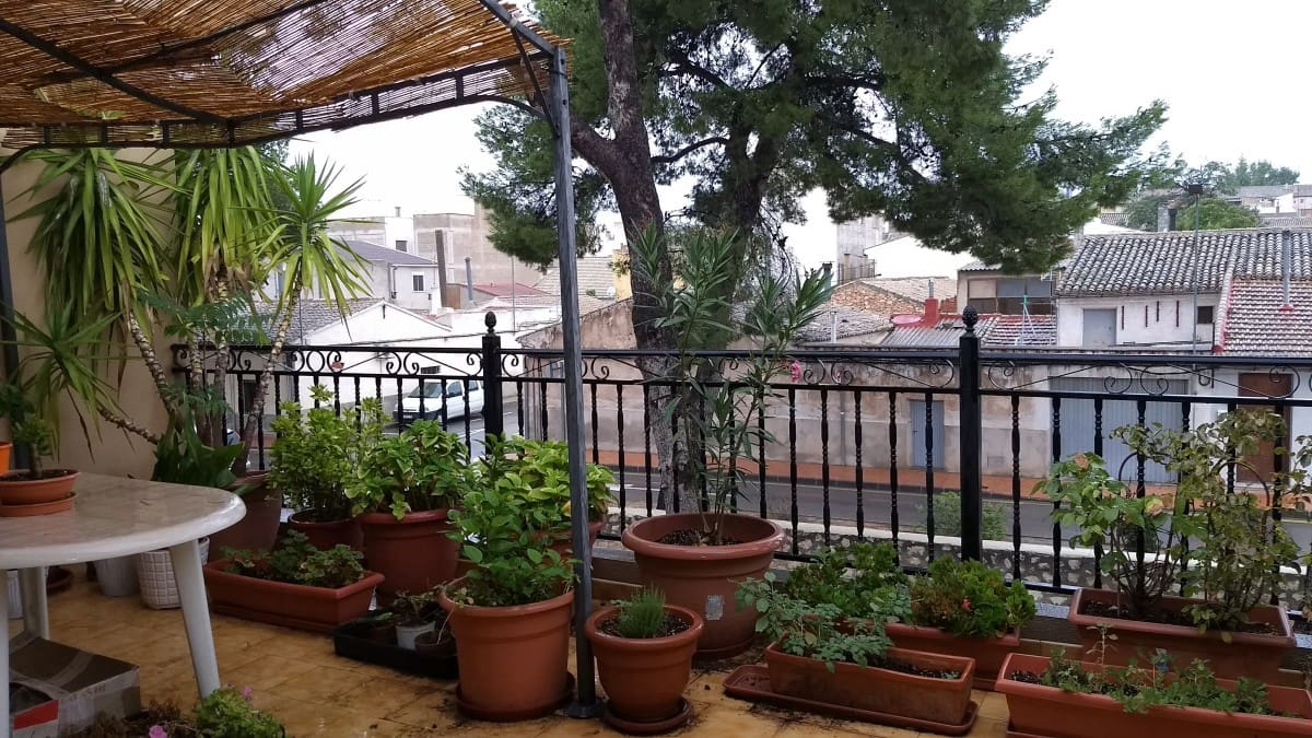 5 bedroom Townhouse for sale in Pinoso with pool - € 125,000 (Ref: 8524122)