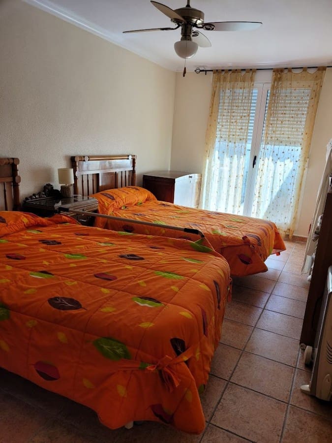 5 bedroom Townhouse for sale in Pinoso with pool - € 125,000 (Ref: 8524122)