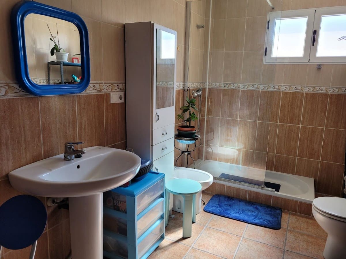 5 bedroom Townhouse for sale in Pinoso with pool - € 125,000 (Ref: 8524122)