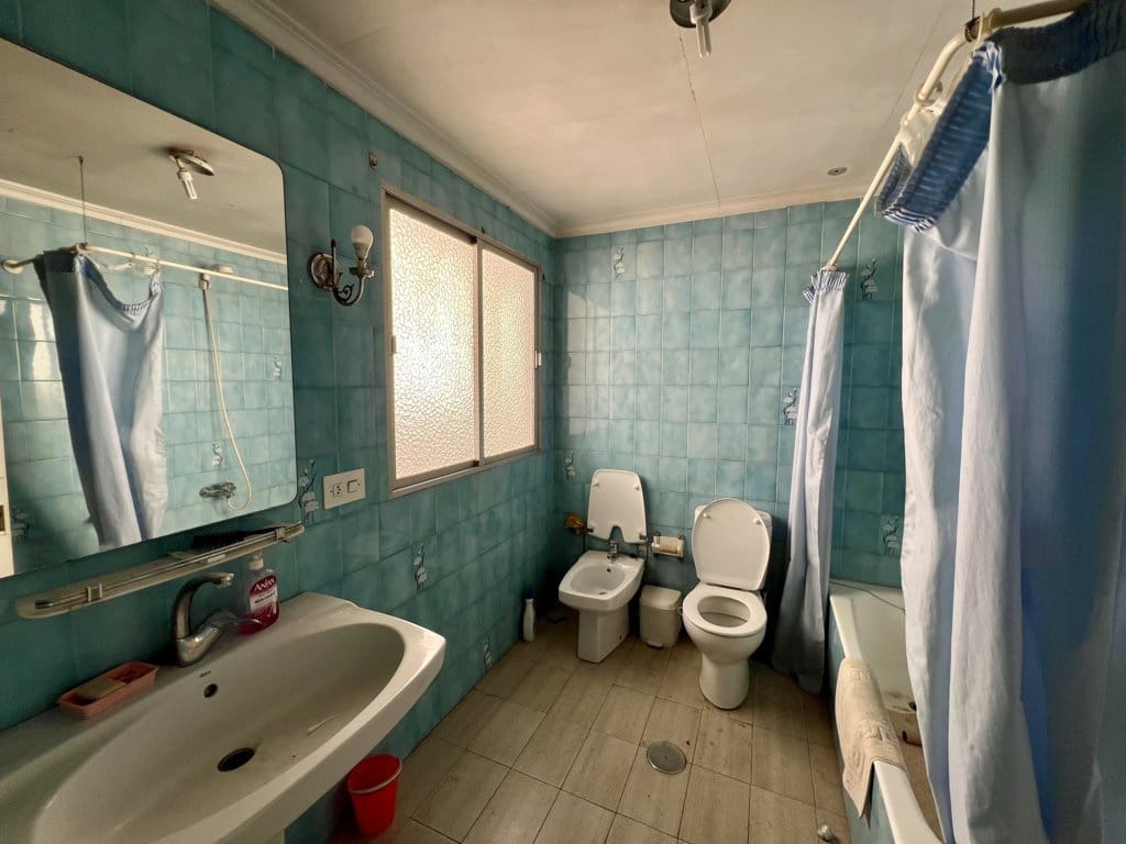 5 bedroom Townhouse for sale in Pinoso with pool - € 90,000 (Ref: 8585432)