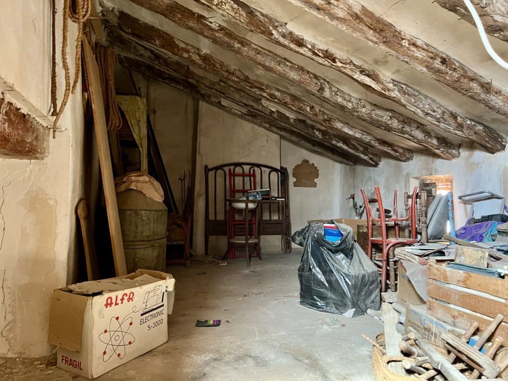 5 bedroom Townhouse for sale in Pinoso with pool - € 90,000 (Ref: 8585432)