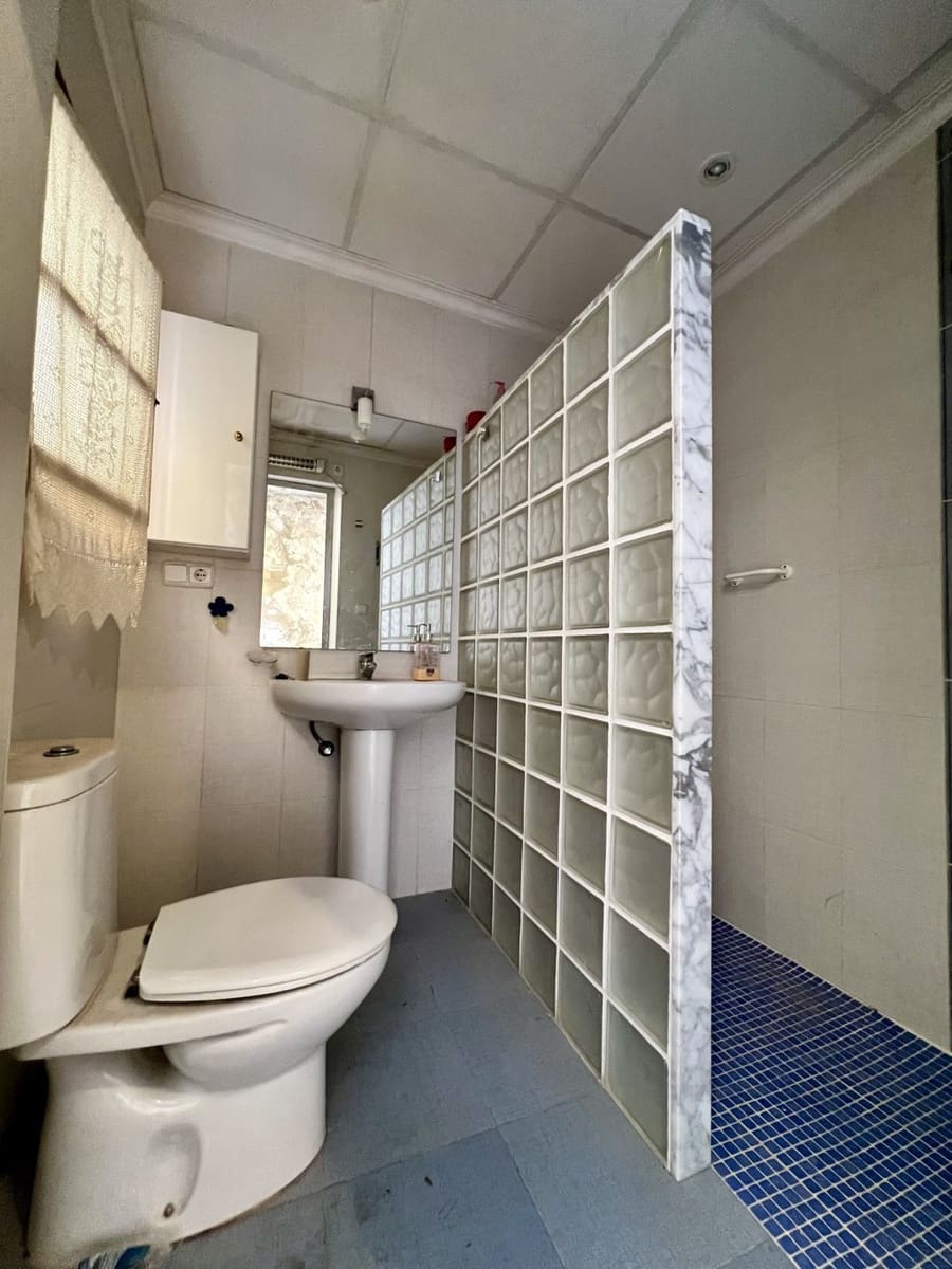 5 bedroom Townhouse for sale in Pinoso with pool - € 90,000 (Ref: 8585432)