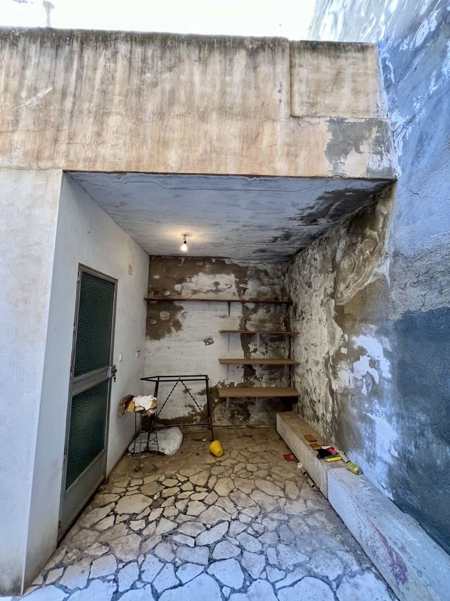 5 bedroom Townhouse for sale in Pinoso with pool - € 90,000 (Ref: 8585432)