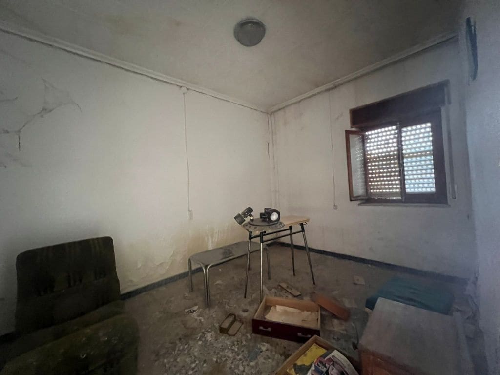 3 bedroom Townhouse for sale in Pinoso with pool - € 60,000 (Ref: 8585666)