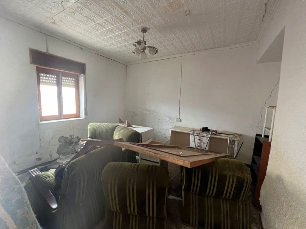 3 bedroom Townhouse for sale in Pinoso with pool - € 60,000 (Ref: 8585666)