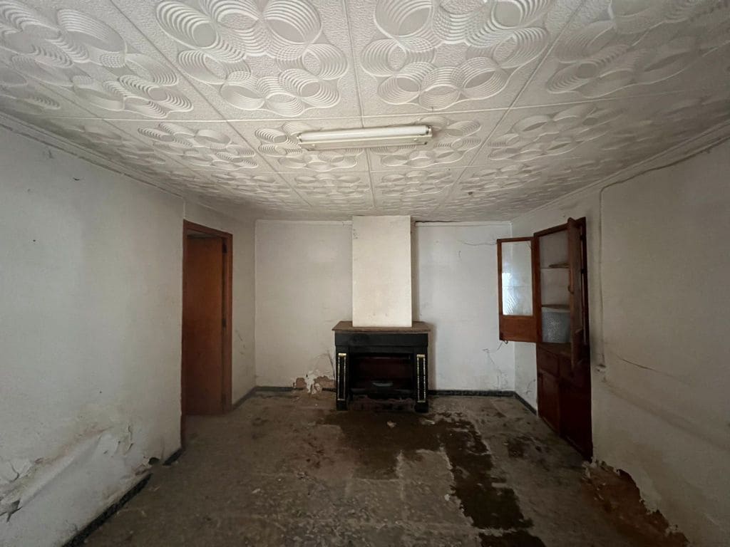 3 bedroom Townhouse for sale in Pinoso with pool - € 60,000 (Ref: 8585666)