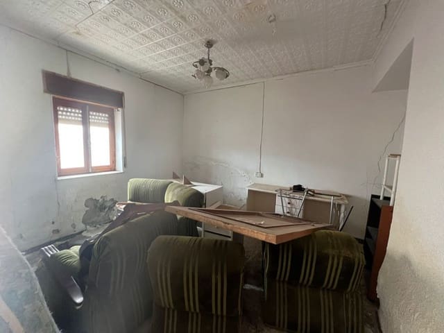 3 soveværelse Byhus til salg i Pinoso med swimmingpool - € 60.000 (Ref: 8585666)