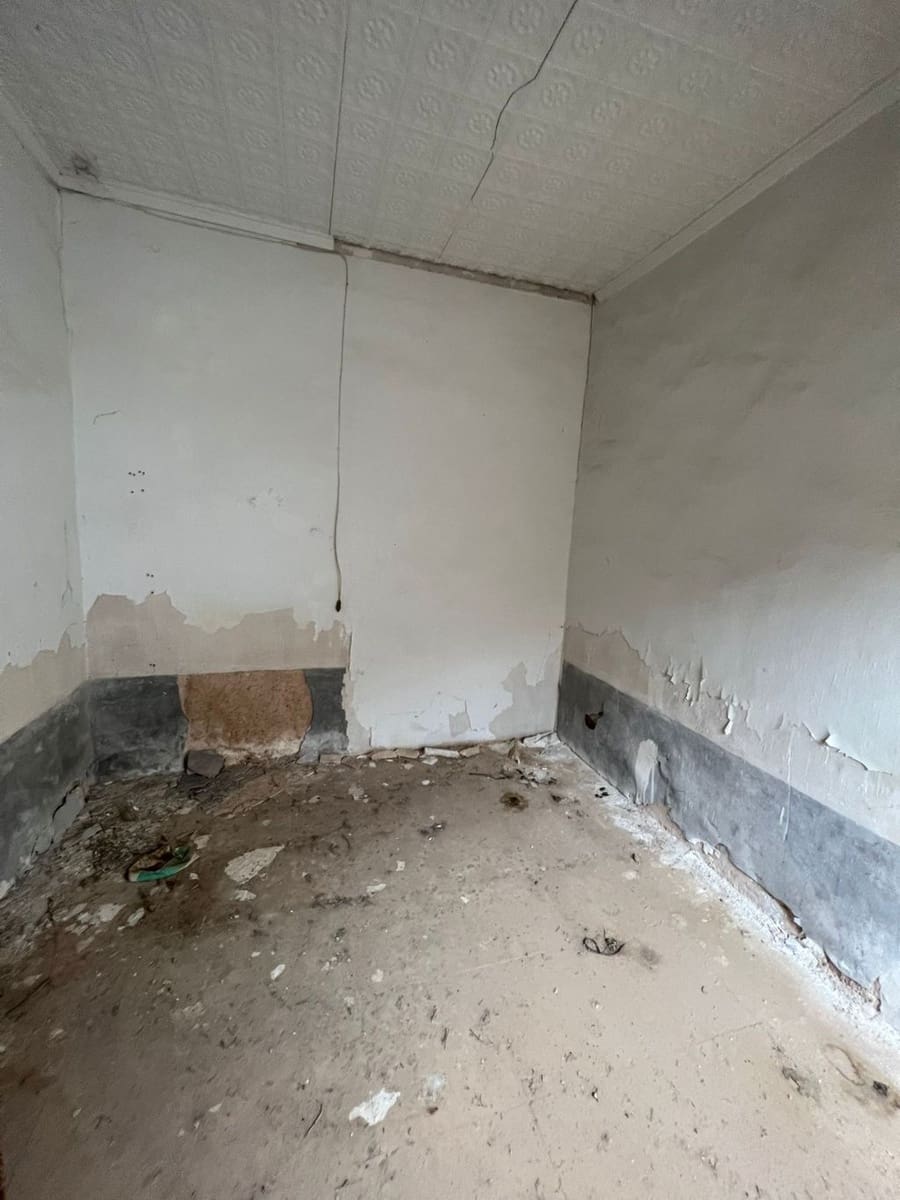 3 bedroom Townhouse for sale in Pinoso with pool - € 60,000 (Ref: 8585666)