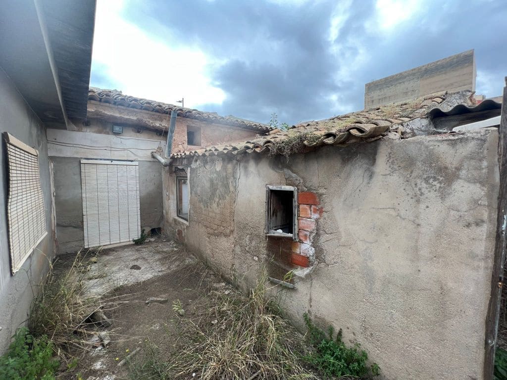 3 bedroom Townhouse for sale in Pinoso with pool - € 60,000 (Ref: 8585666)