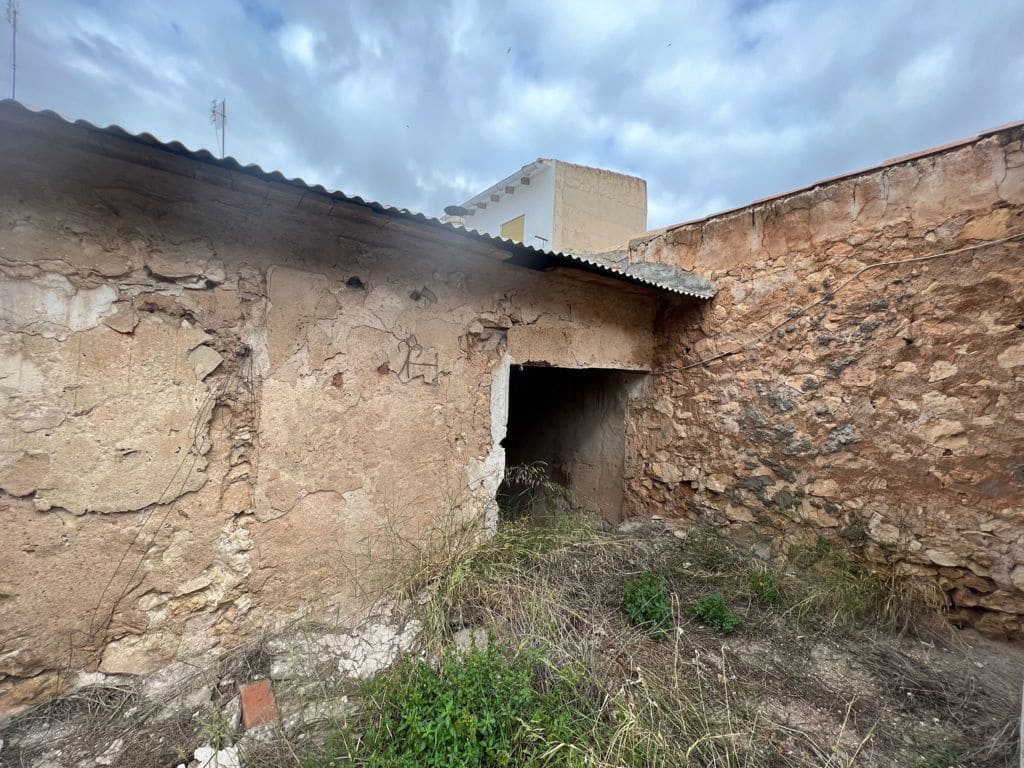 3 bedroom Townhouse for sale in Pinoso with pool - € 60,000 (Ref: 8585666)