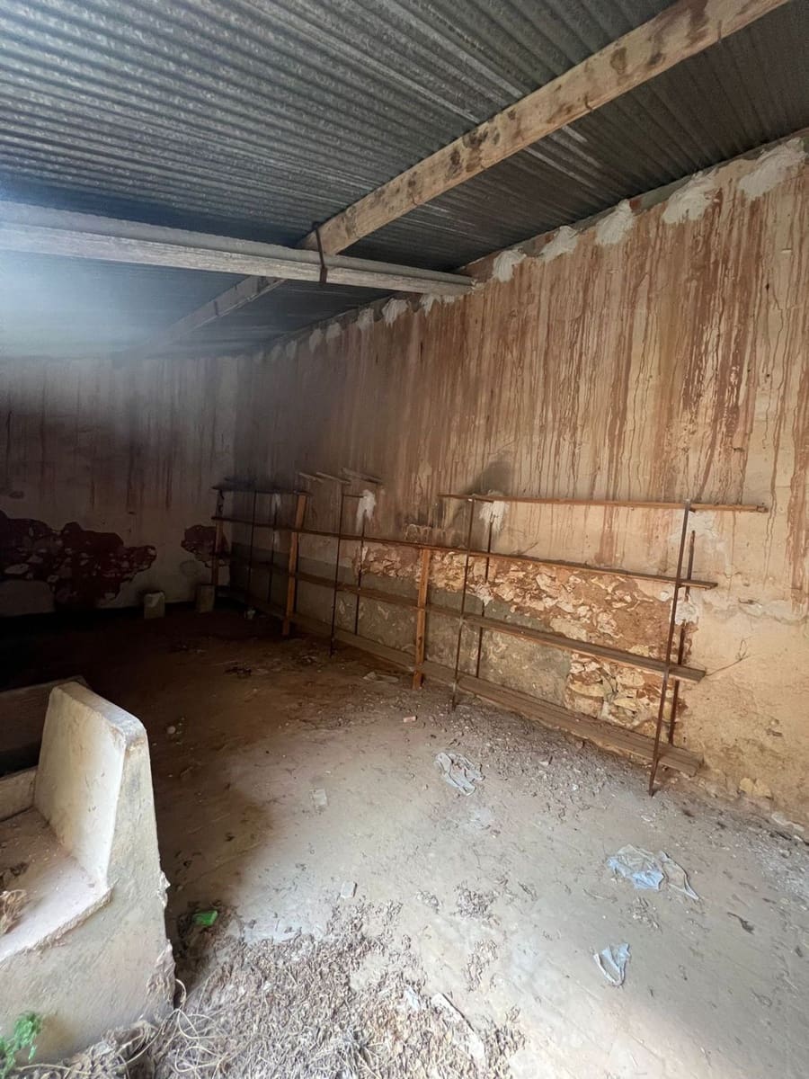 3 bedroom Townhouse for sale in Pinoso with pool - € 60,000 (Ref: 8585666)