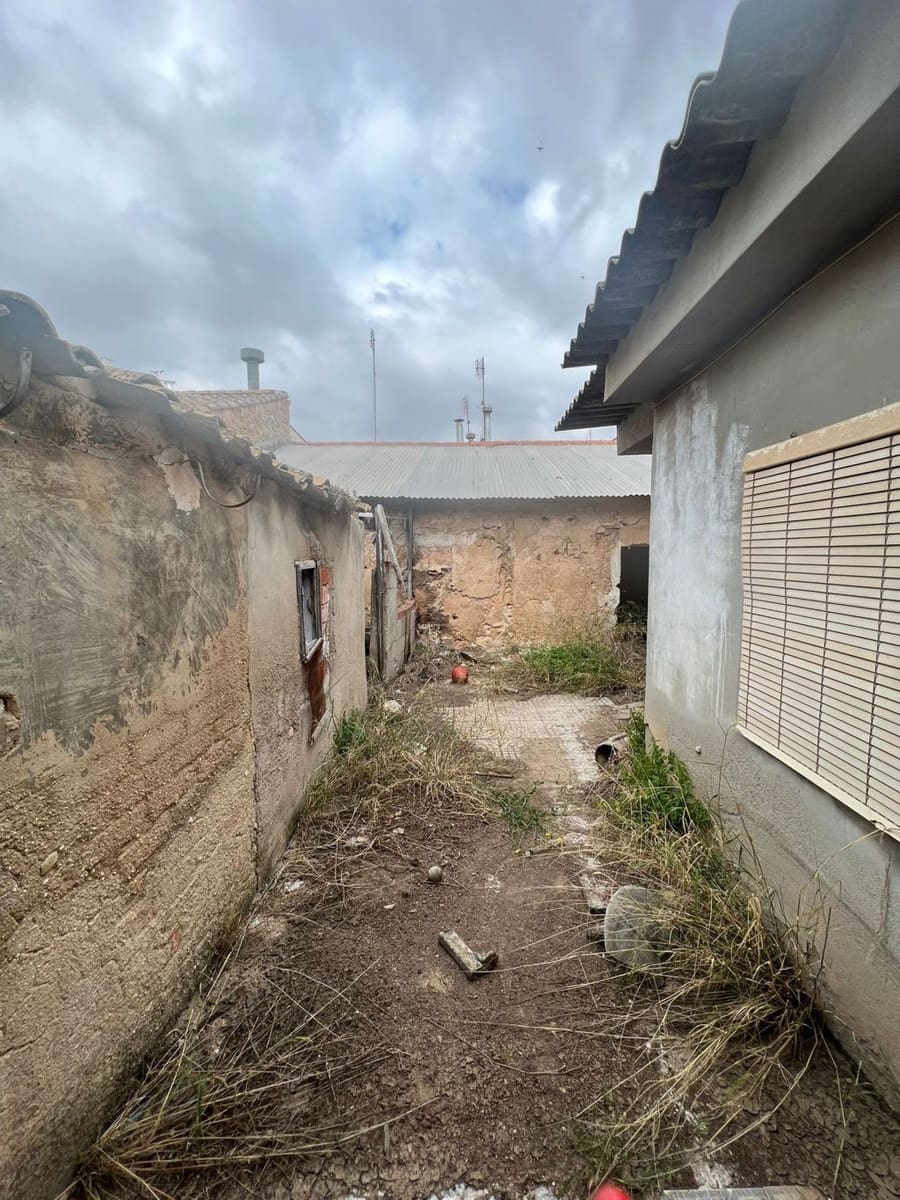 3 bedroom Townhouse for sale in Pinoso with pool - € 60,000 (Ref: 8585666)