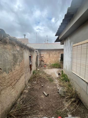 3 soveværelse Byhus til salg i Pinoso med swimmingpool - € 60.000 (Ref: 8585666)