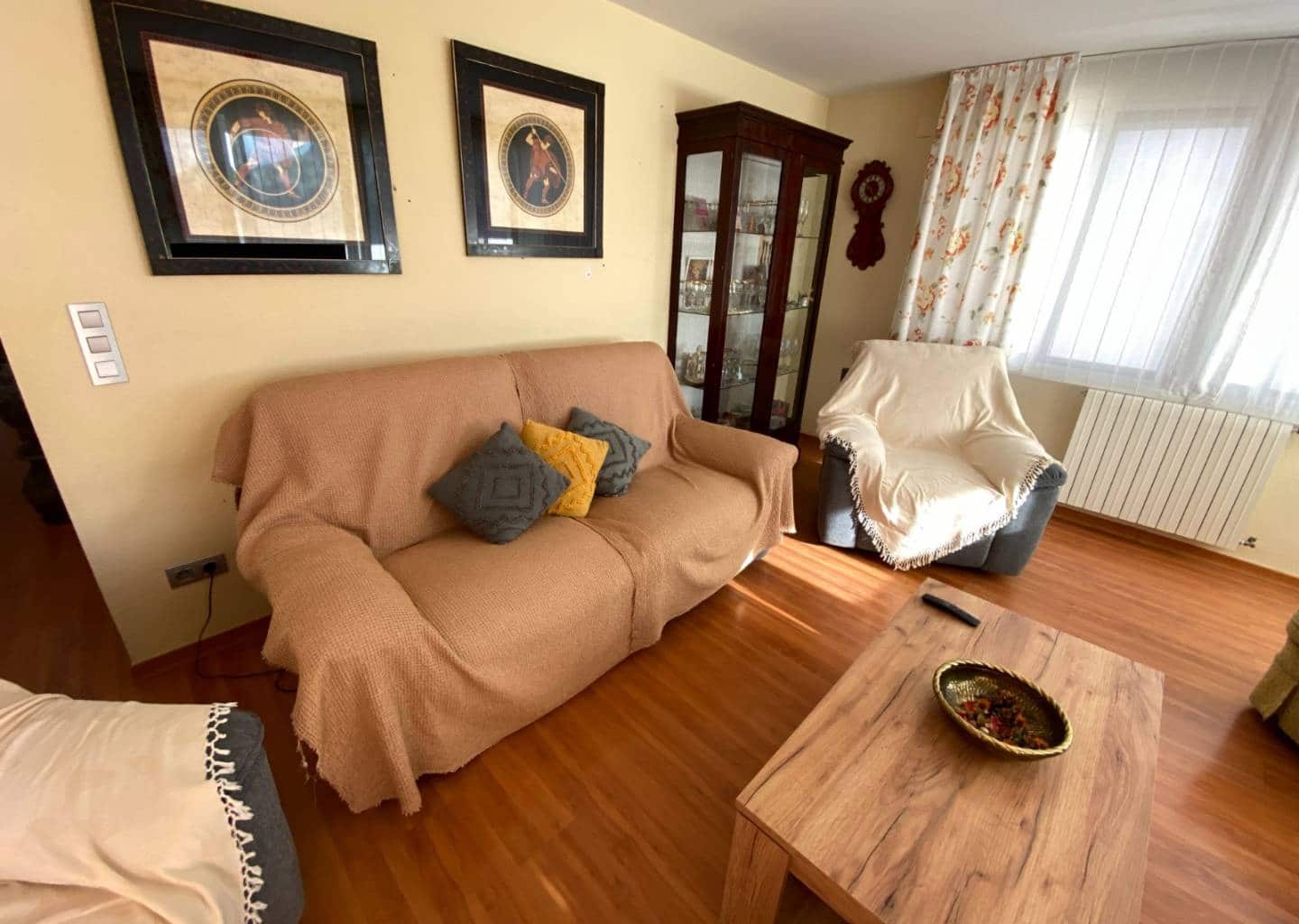 3 soveværelse Byhus til salg i Sax med swimmingpool - € 349.995 (Ref: 8594365)