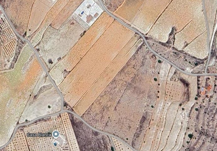 Grunde uden byggetilladelser til salg i Pinoso - € 25.000 (Ref: 8633805)