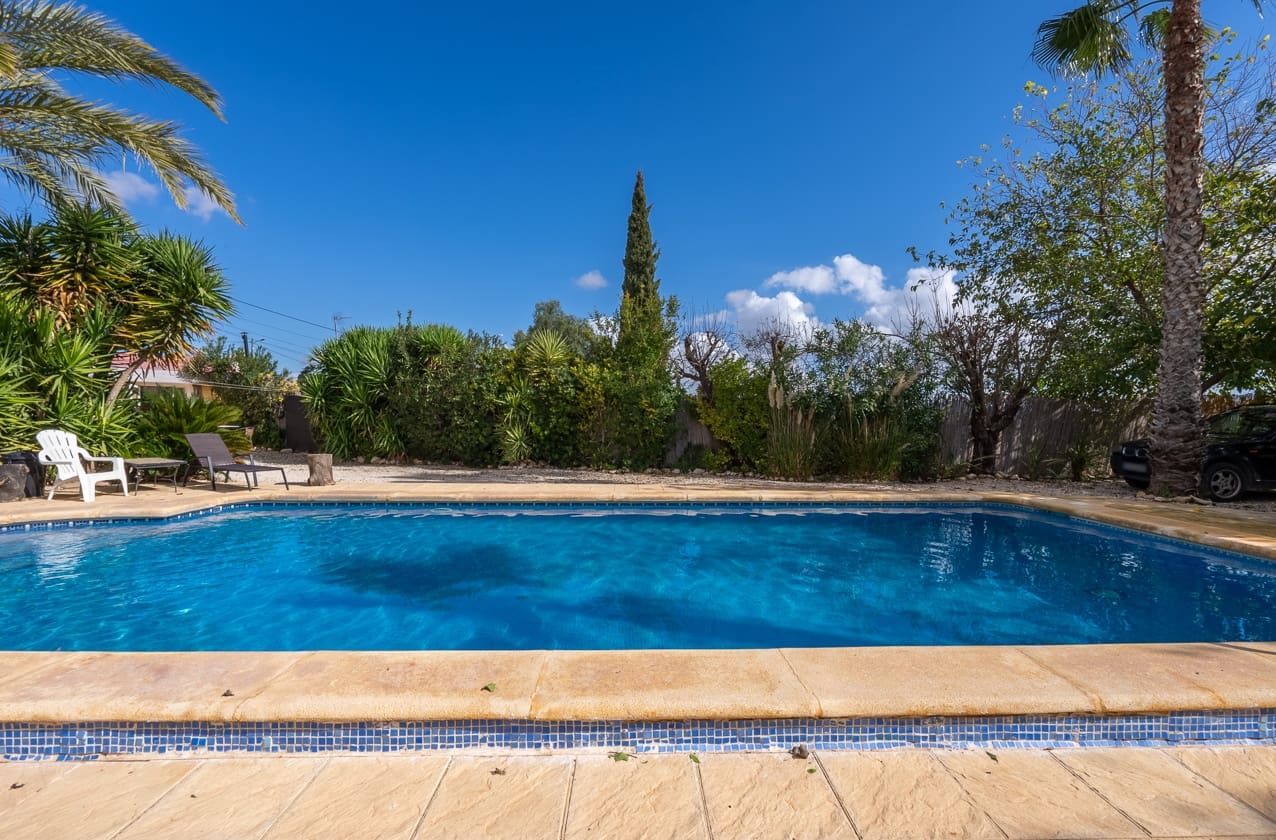 4 soveværelse Finca/Landehus til salg i Chinorlet / Xinorlet med swimmingpool - € 299.000 (Ref: 8644105)