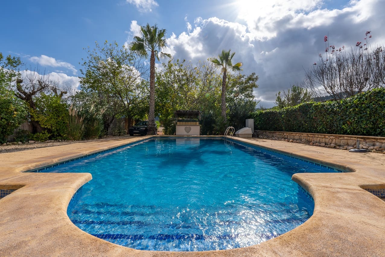 4 soveværelse Finca/Landehus til salg i Chinorlet / Xinorlet med swimmingpool - € 299.000 (Ref: 8644105)