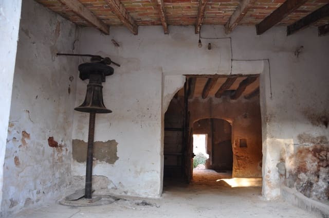 Townhouse for sale in L'Algueña / Alguenya - € 28,000 (Ref: 8657854)