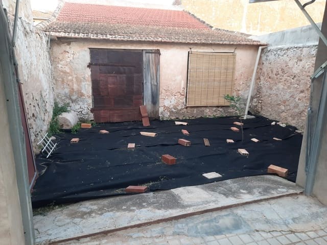 Townhouse for sale in L'Algueña / Alguenya - € 28,000 (Ref: 8657854)