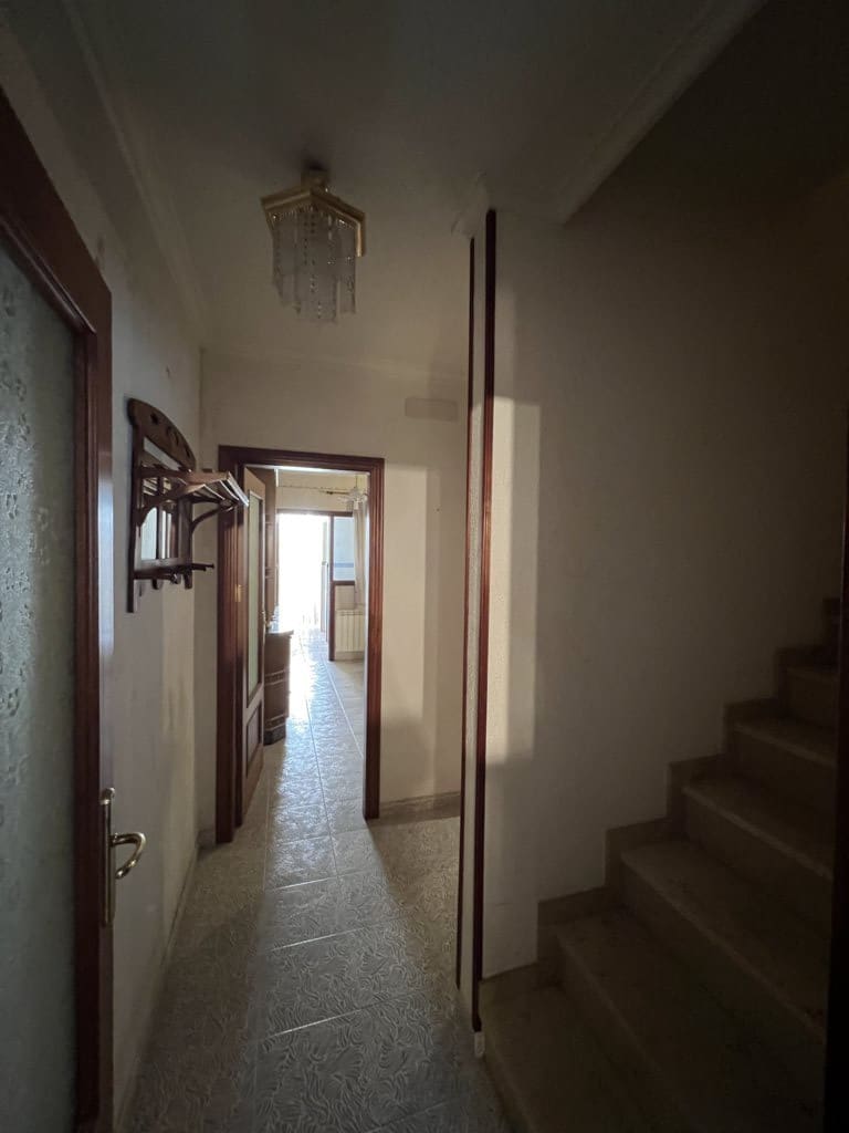 3 bedroom Townhouse for sale in Pinoso with pool - € 105,000 (Ref: 8669106)