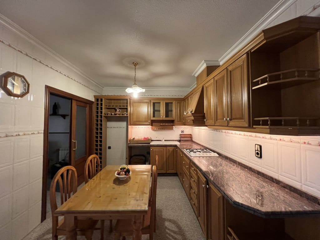 3 bedroom Townhouse for sale in Pinoso with pool - € 105,000 (Ref: 8669106)