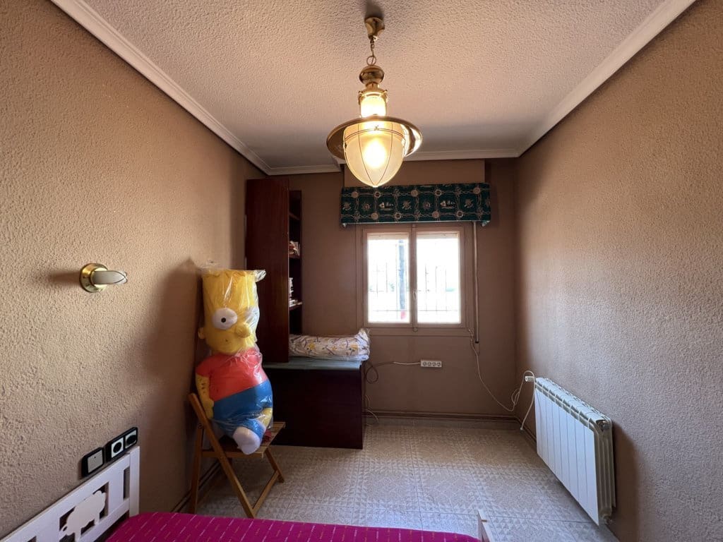 3 bedroom Townhouse for sale in Pinoso with pool - € 105,000 (Ref: 8669106)