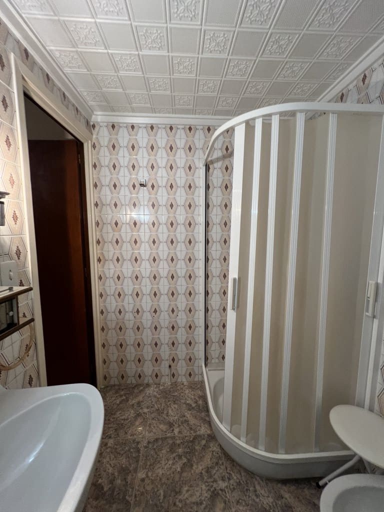 4 bedroom Townhouse for sale in Pinoso with pool - € 105,000 (Ref: 8669107)